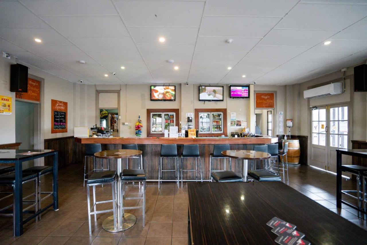 Commercial Hotel Clermont Exterior photo