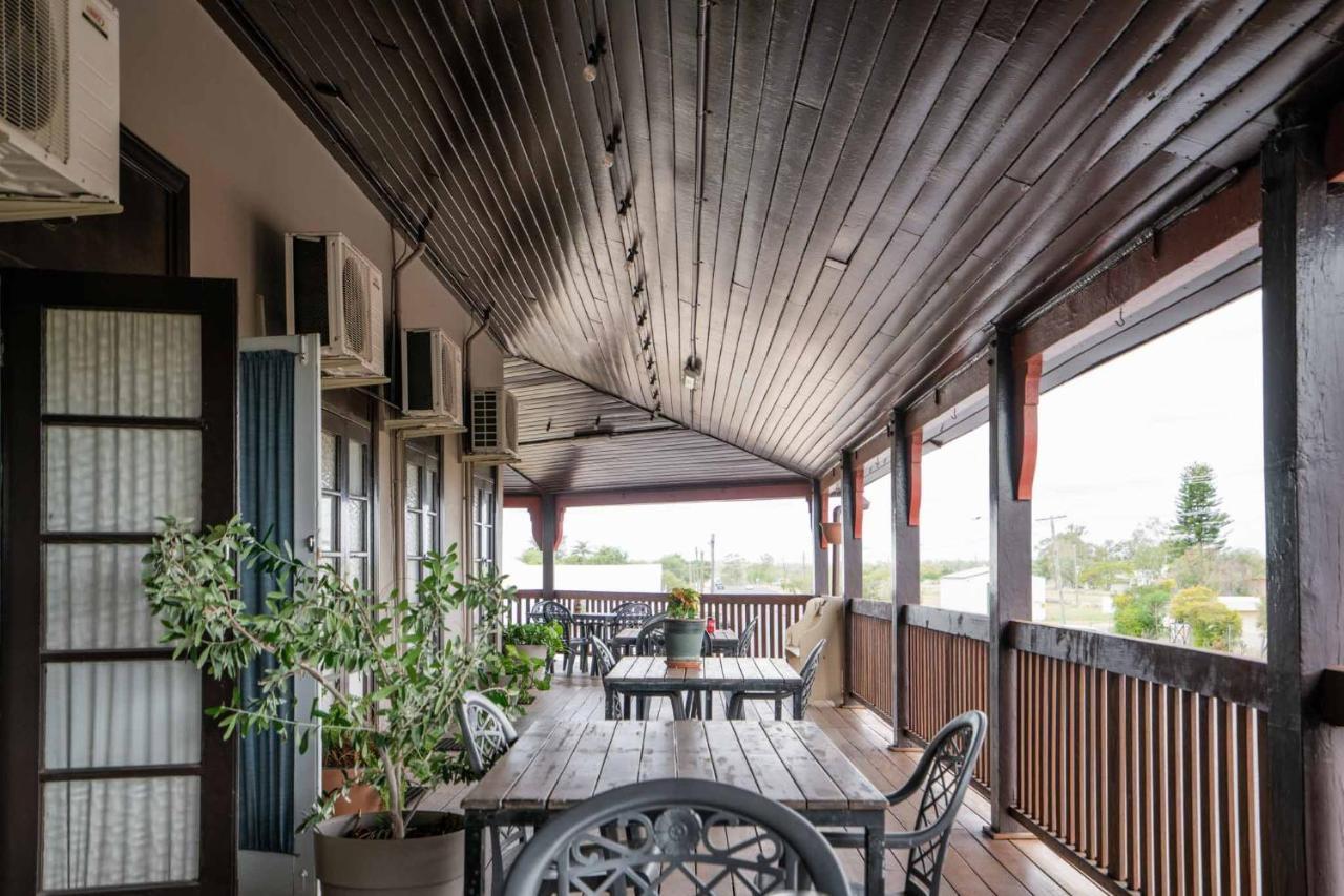 Commercial Hotel Clermont Exterior photo